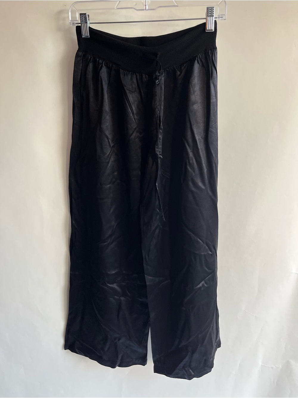 PJ Harlow Pajama Pants Satin Black Jolie Capri Sz XS PJ’s EUC